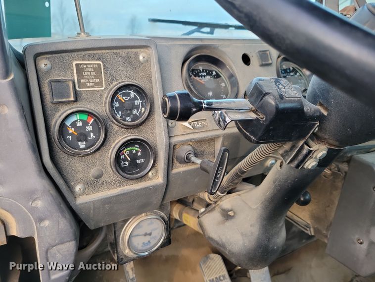 image for item NB9981 1997 Mack RD690S ready mix truck