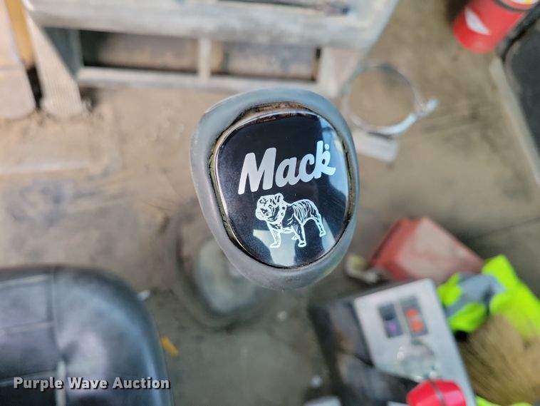 image for item NB9981 1997 Mack RD690S ready mix truck