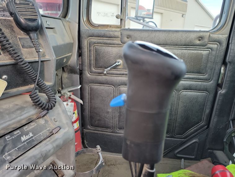 image for item NB9981 1997 Mack RD690S ready mix truck