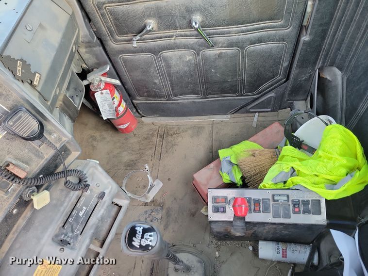 image for item NB9981 1997 Mack RD690S ready mix truck