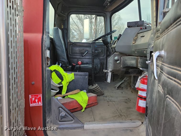 image for item NB9981 1997 Mack RD690S ready mix truck