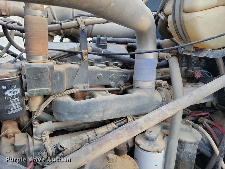 image for item NB9981 1997 Mack RD690S ready mix truck