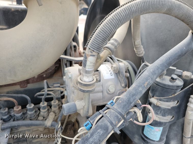 image for item NB9981 1997 Mack RD690S ready mix truck