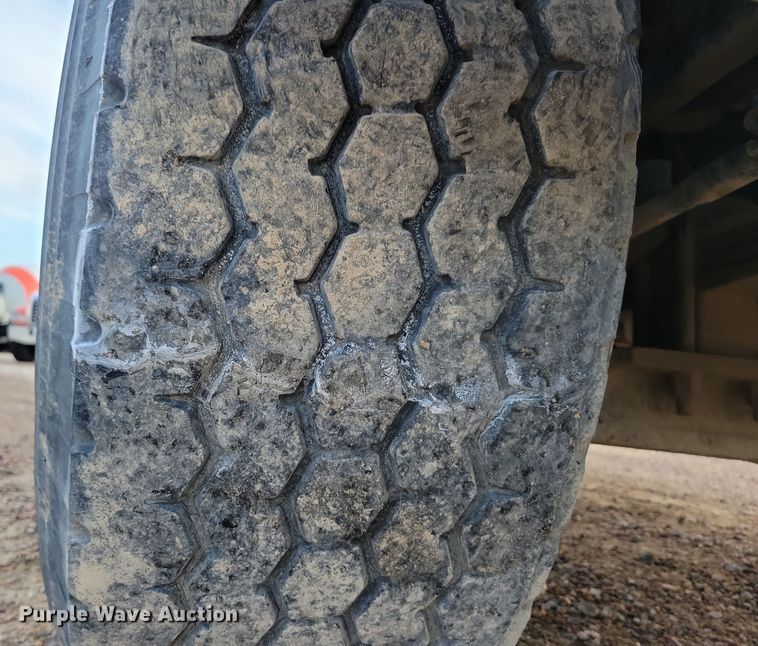 image for item NB9981 1997 Mack RD690S ready mix truck