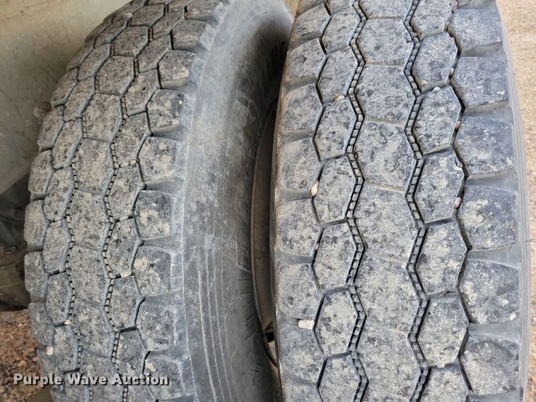 image for item NB9981 1997 Mack RD690S ready mix truck