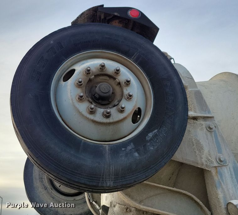 image for item NB9981 1997 Mack RD690S ready mix truck