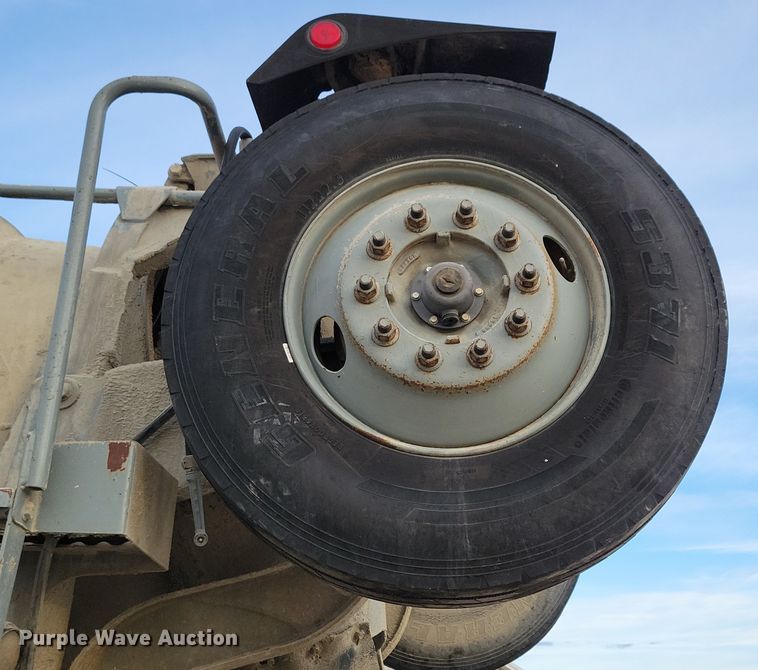 image for item NB9981 1997 Mack RD690S ready mix truck