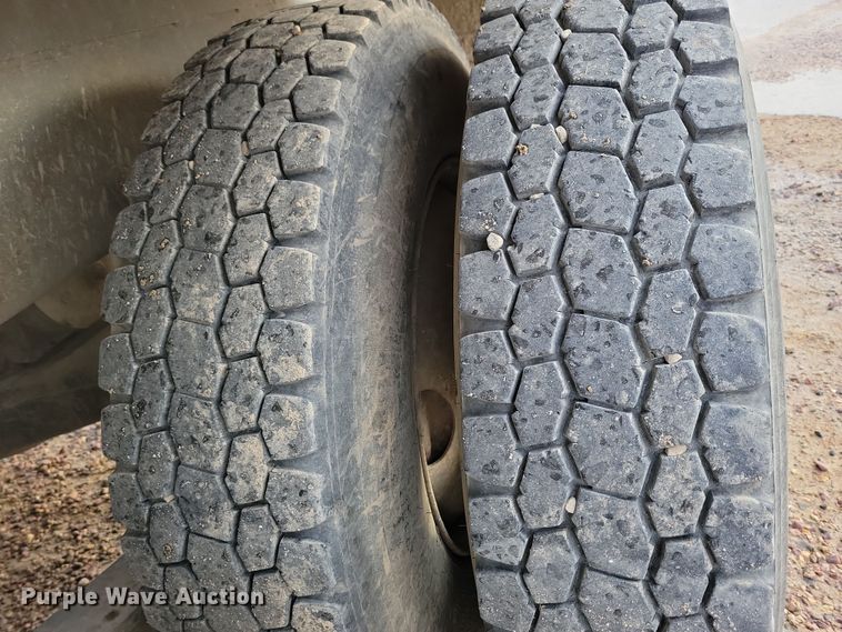 image for item NB9981 1997 Mack RD690S ready mix truck