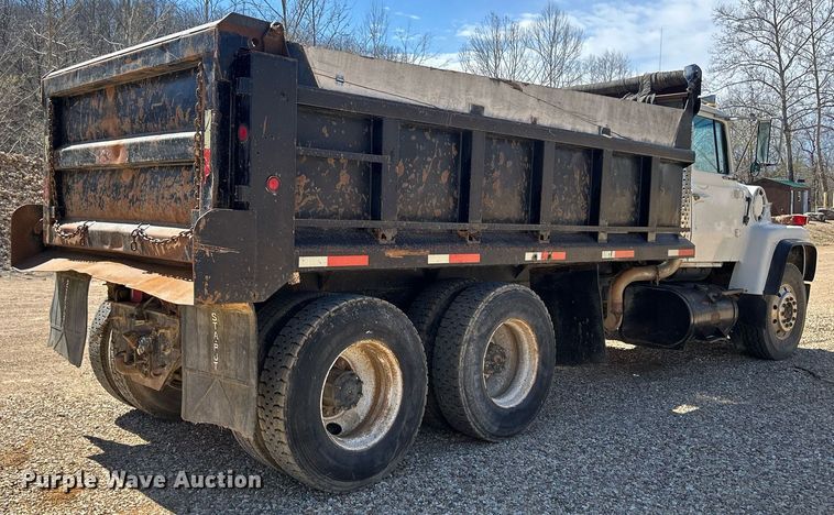 image for item ND9396 1987 Ford L9000 dump truck