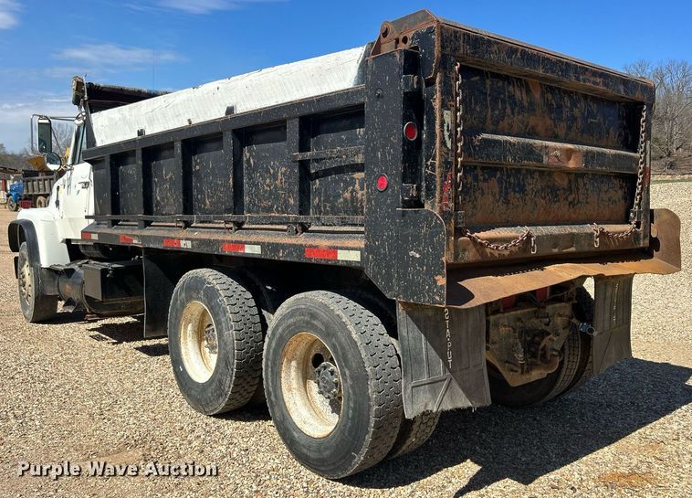 image for item ND9396 1987 Ford L9000 dump truck