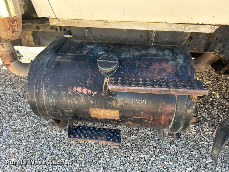 image for item ND9396 1987 Ford L9000 dump truck