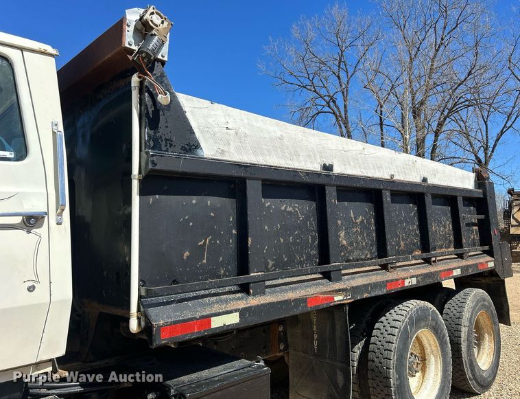 image for item ND9396 1987 Ford L9000 dump truck