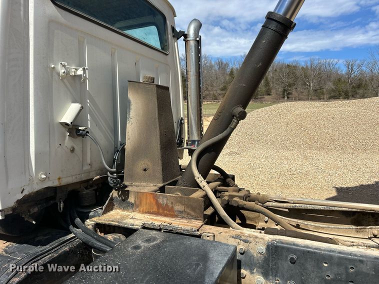 image for item ND9396 1987 Ford L9000 dump truck