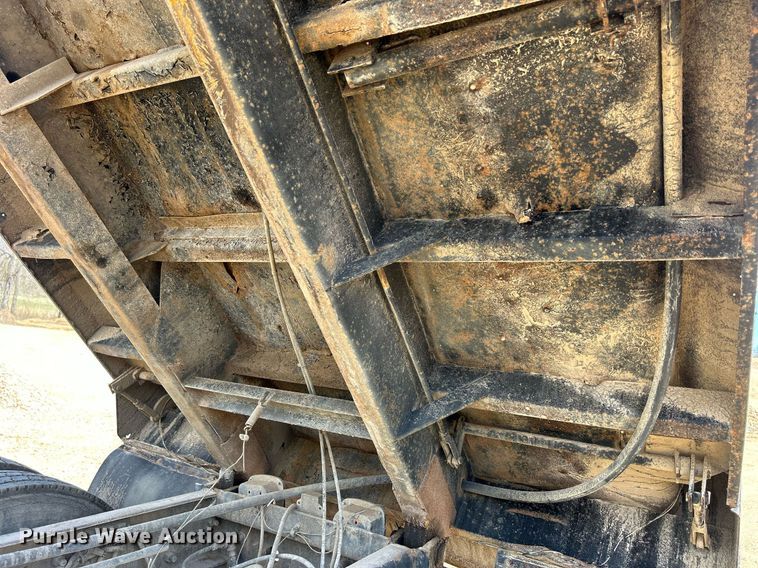 image for item ND9396 1987 Ford L9000 dump truck