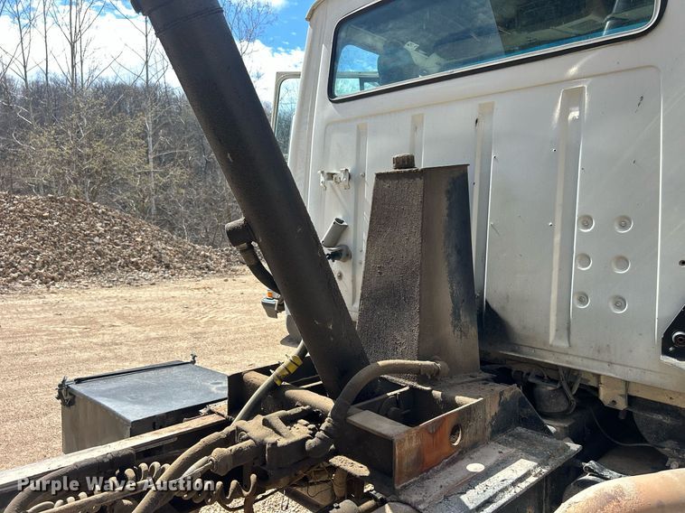 image for item ND9396 1987 Ford L9000 dump truck