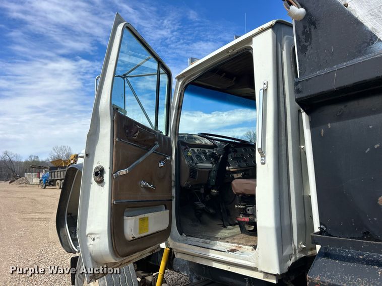 image for item ND9396 1987 Ford L9000 dump truck