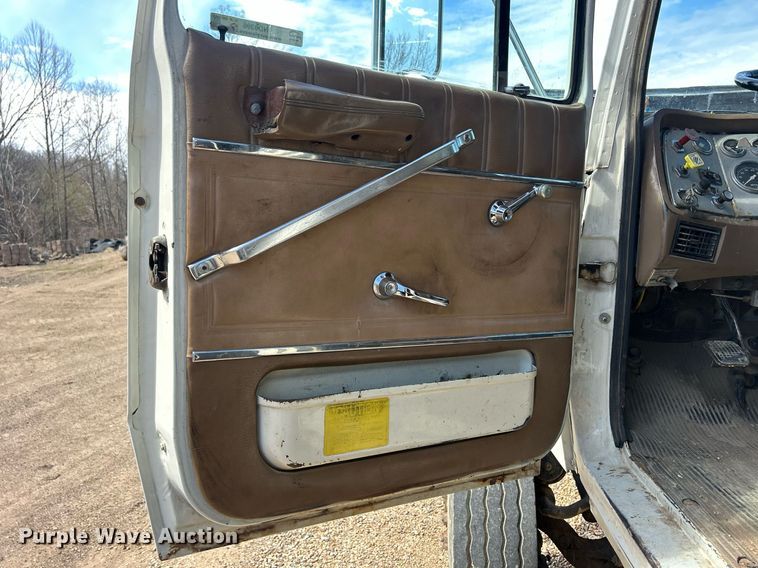 image for item ND9396 1987 Ford L9000 dump truck