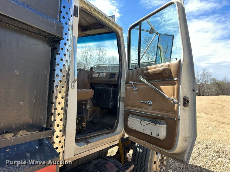 image for item ND9396 1987 Ford L9000 dump truck