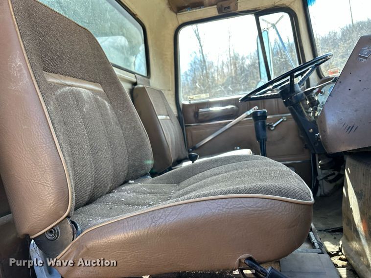 image for item ND9396 1987 Ford L9000 dump truck