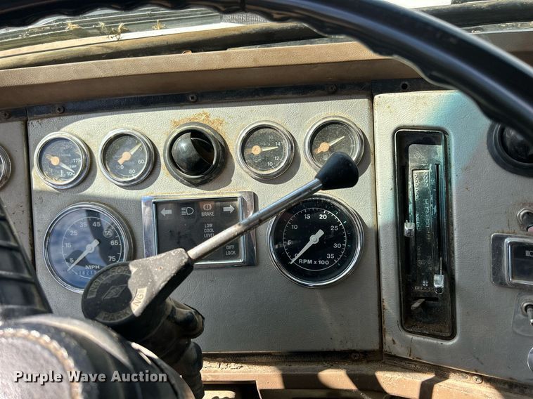 image for item ND9396 1987 Ford L9000 dump truck