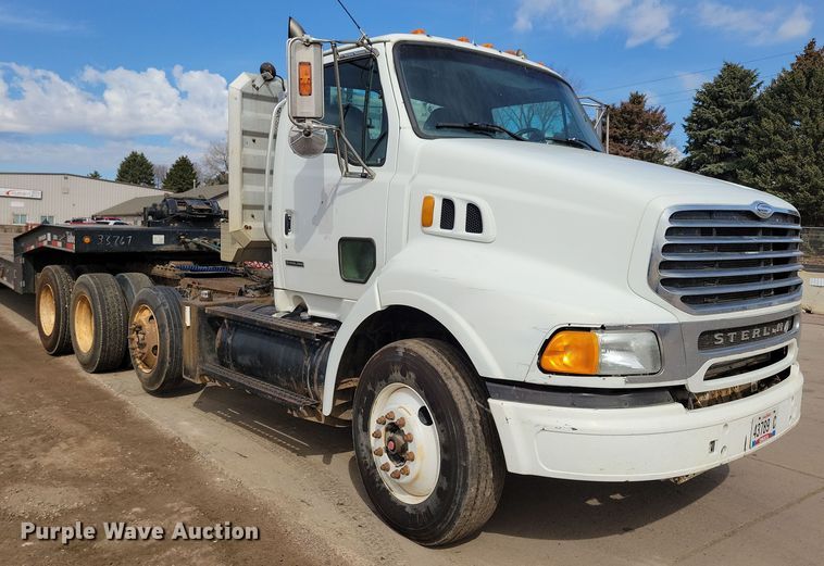 image for item NV9760 2004 Sterling AT9500 semi truck