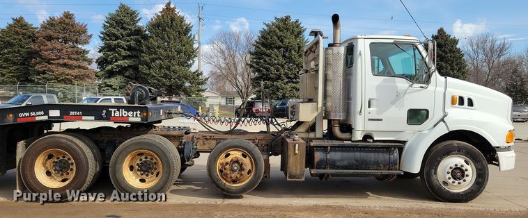 image for item NV9760 2004 Sterling AT9500 semi truck