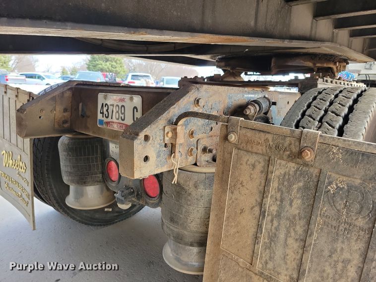 image for item NV9760 2004 Sterling AT9500 semi truck