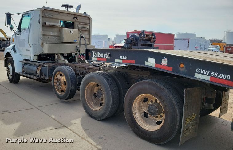 image for item NV9760 2004 Sterling AT9500 semi truck