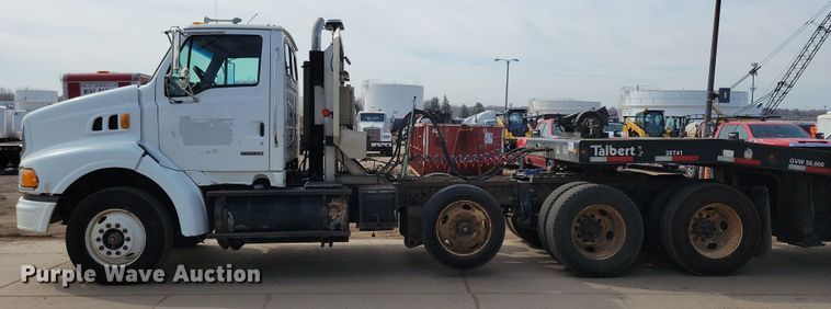 image for item NV9760 2004 Sterling AT9500 semi truck