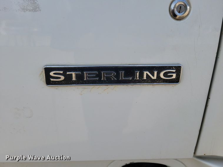 image for item NV9760 2004 Sterling AT9500 semi truck