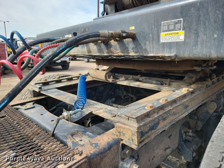 image for item NV9760 2004 Sterling AT9500 semi truck