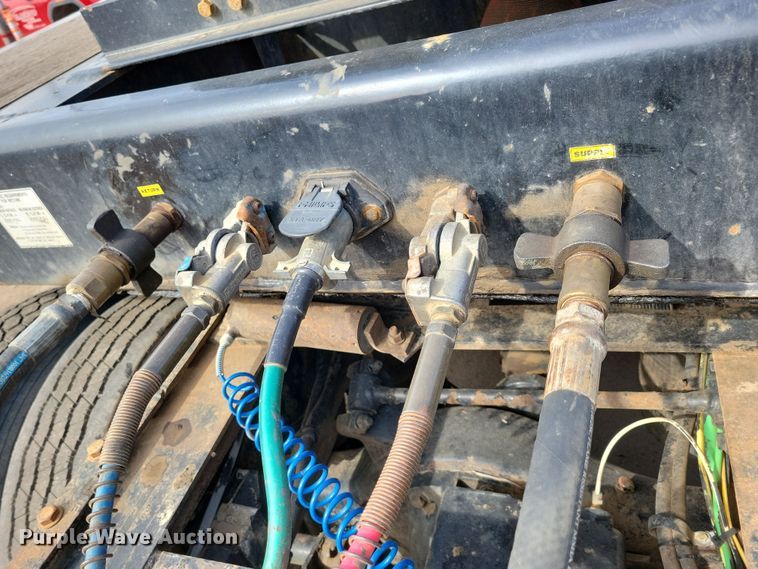 image for item NV9760 2004 Sterling AT9500 semi truck