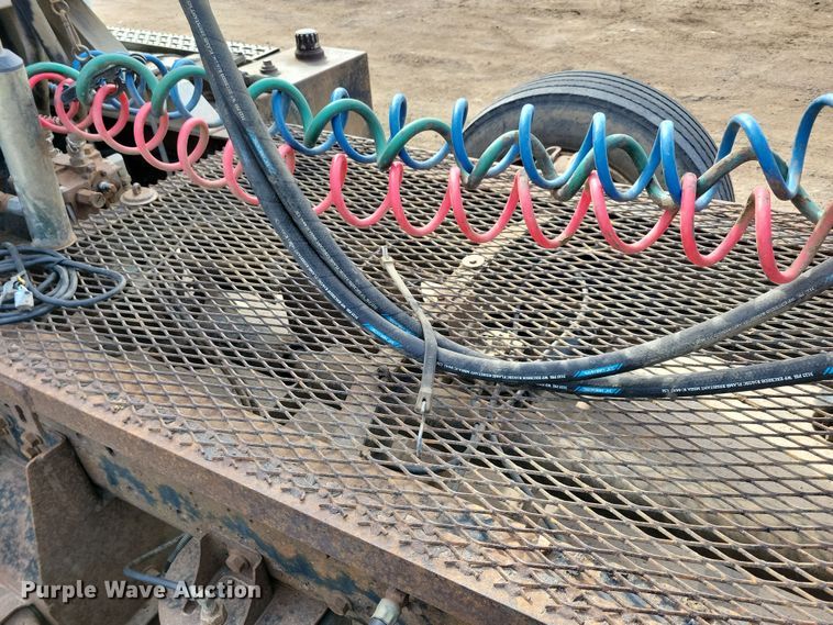 image for item NV9760 2004 Sterling AT9500 semi truck