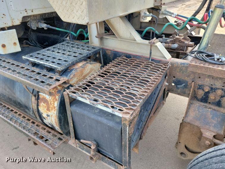 image for item NV9760 2004 Sterling AT9500 semi truck