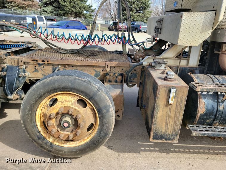 image for item NV9760 2004 Sterling AT9500 semi truck