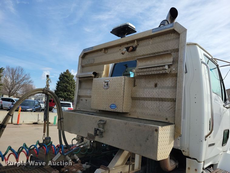 image for item NV9760 2004 Sterling AT9500 semi truck