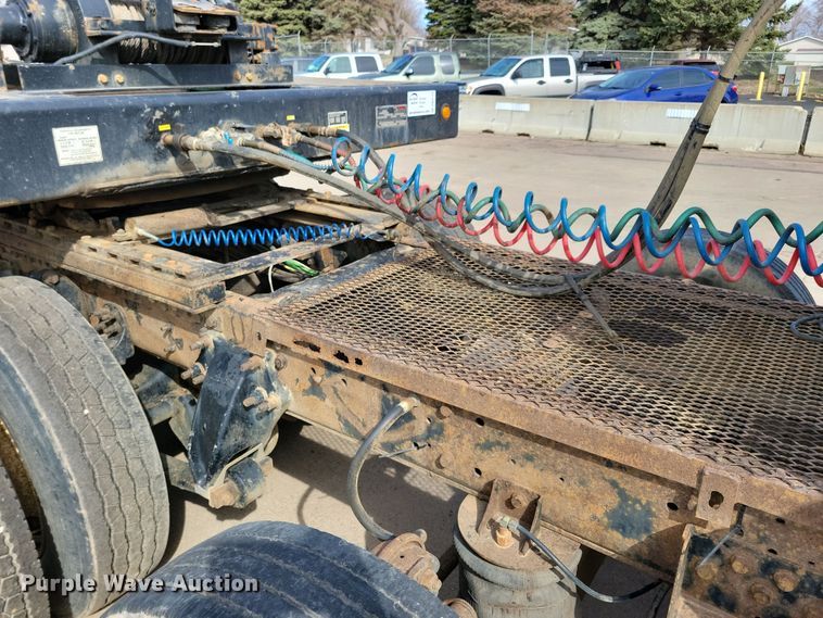 image for item NV9760 2004 Sterling AT9500 semi truck