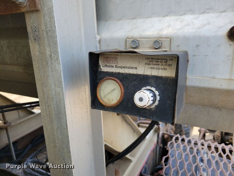 image for item NV9760 2004 Sterling AT9500 semi truck