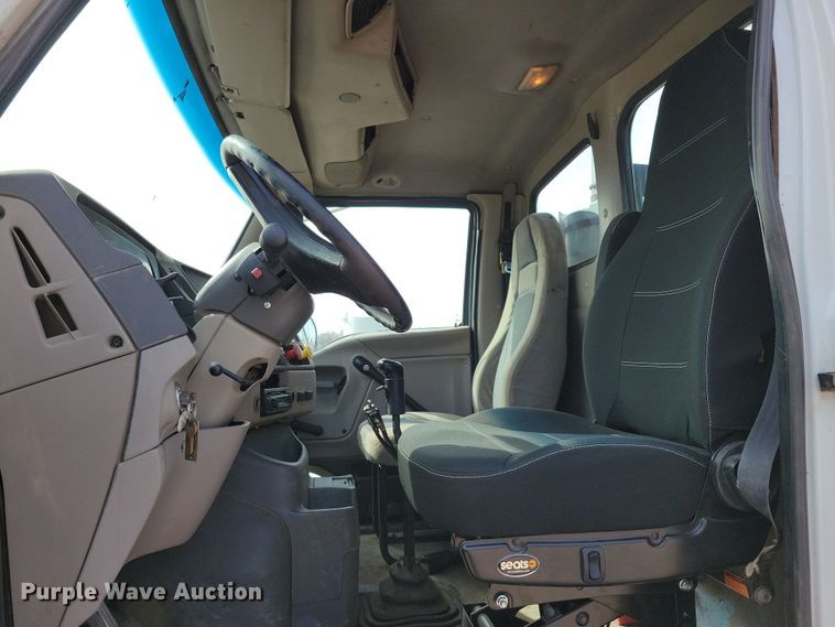 image for item NV9760 2004 Sterling AT9500 semi truck