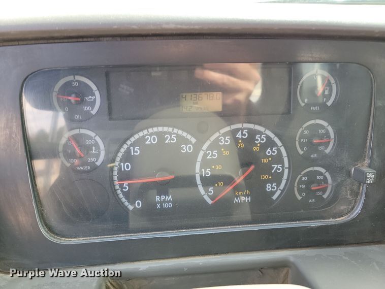 image for item NV9760 2004 Sterling AT9500 semi truck