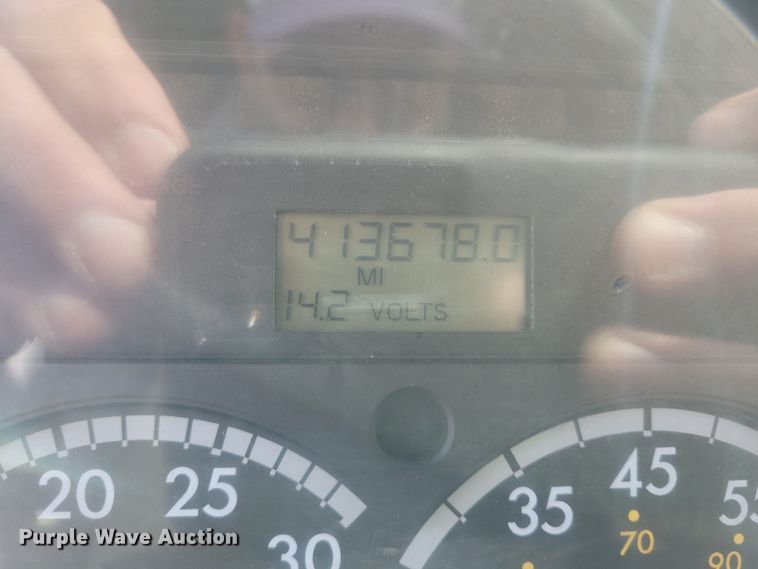 image for item NV9760 2004 Sterling AT9500 semi truck