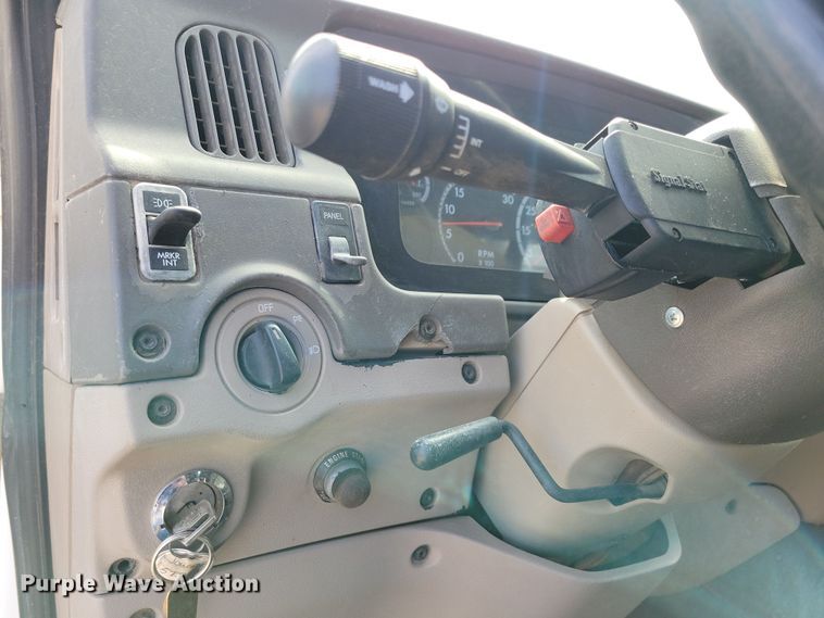 image for item NV9760 2004 Sterling AT9500 semi truck