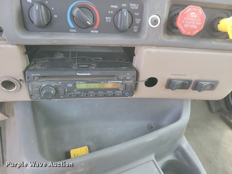 image for item NV9760 2004 Sterling AT9500 semi truck