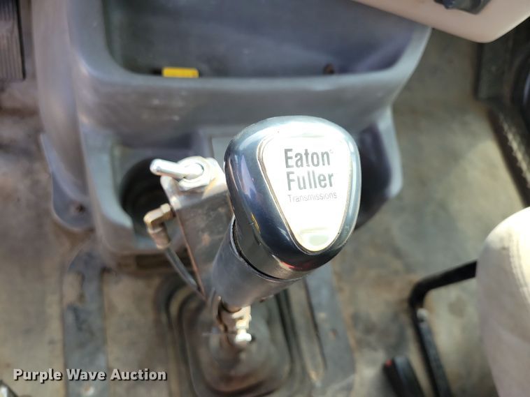 image for item NV9760 2004 Sterling AT9500 semi truck