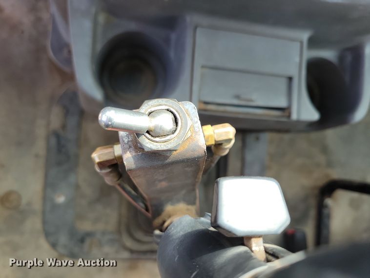 image for item NV9760 2004 Sterling AT9500 semi truck