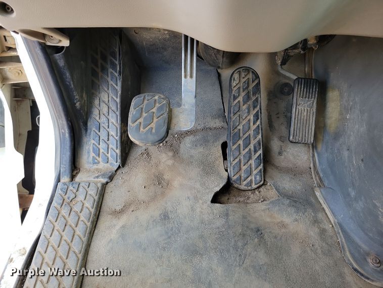 image for item NV9760 2004 Sterling AT9500 semi truck