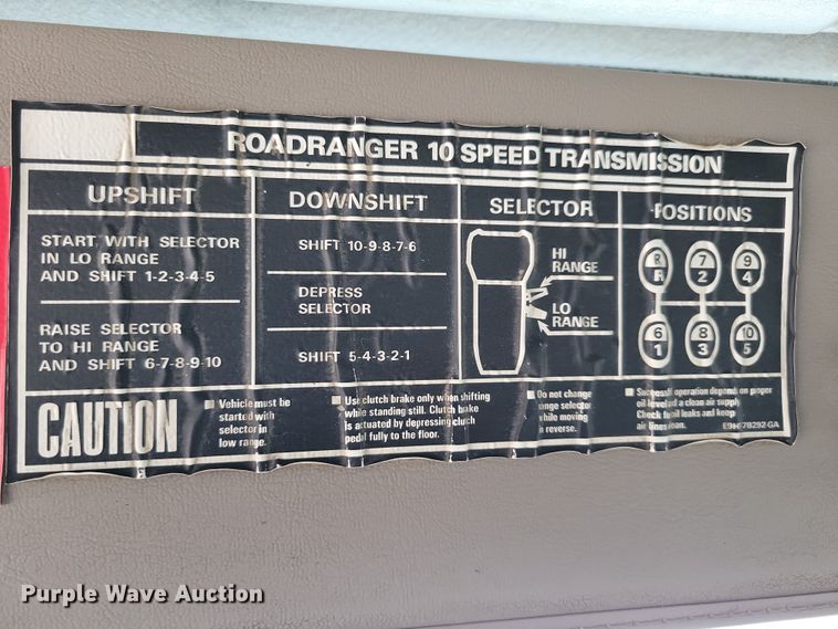 image for item NV9760 2004 Sterling AT9500 semi truck
