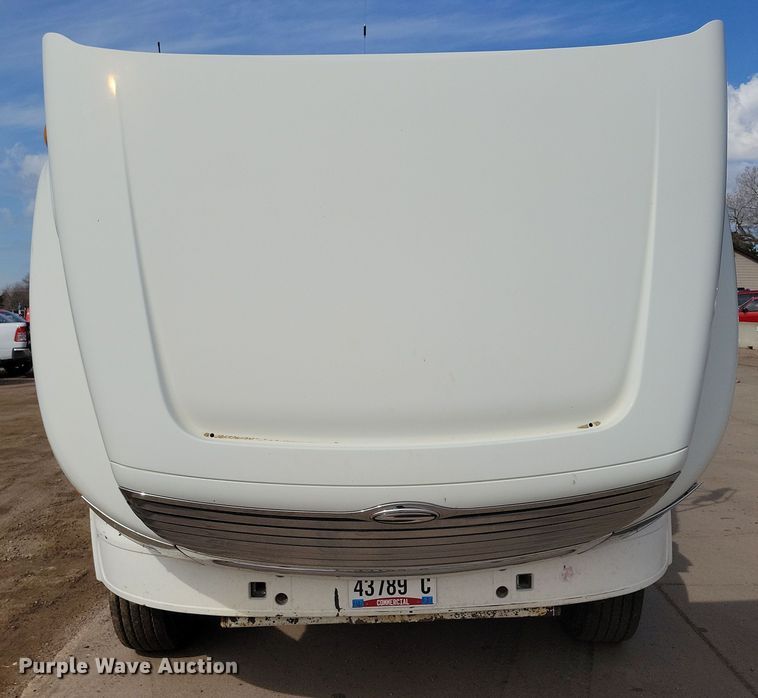 image for item NV9760 2004 Sterling AT9500 semi truck