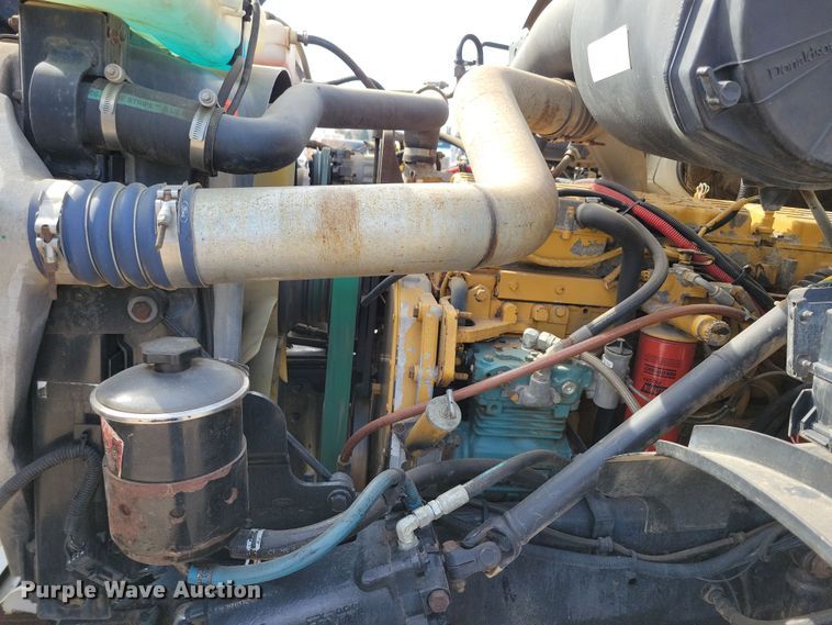 image for item NV9760 2004 Sterling AT9500 semi truck