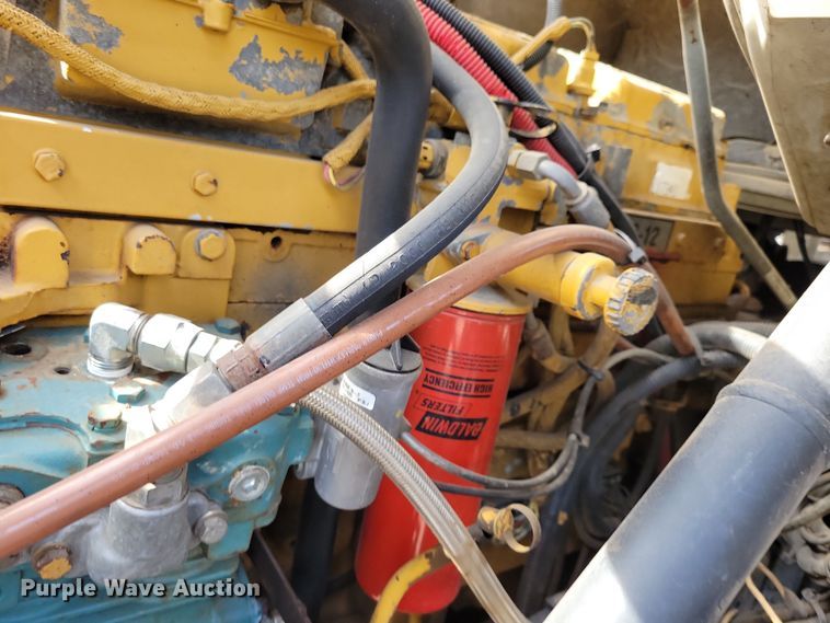 image for item NV9760 2004 Sterling AT9500 semi truck